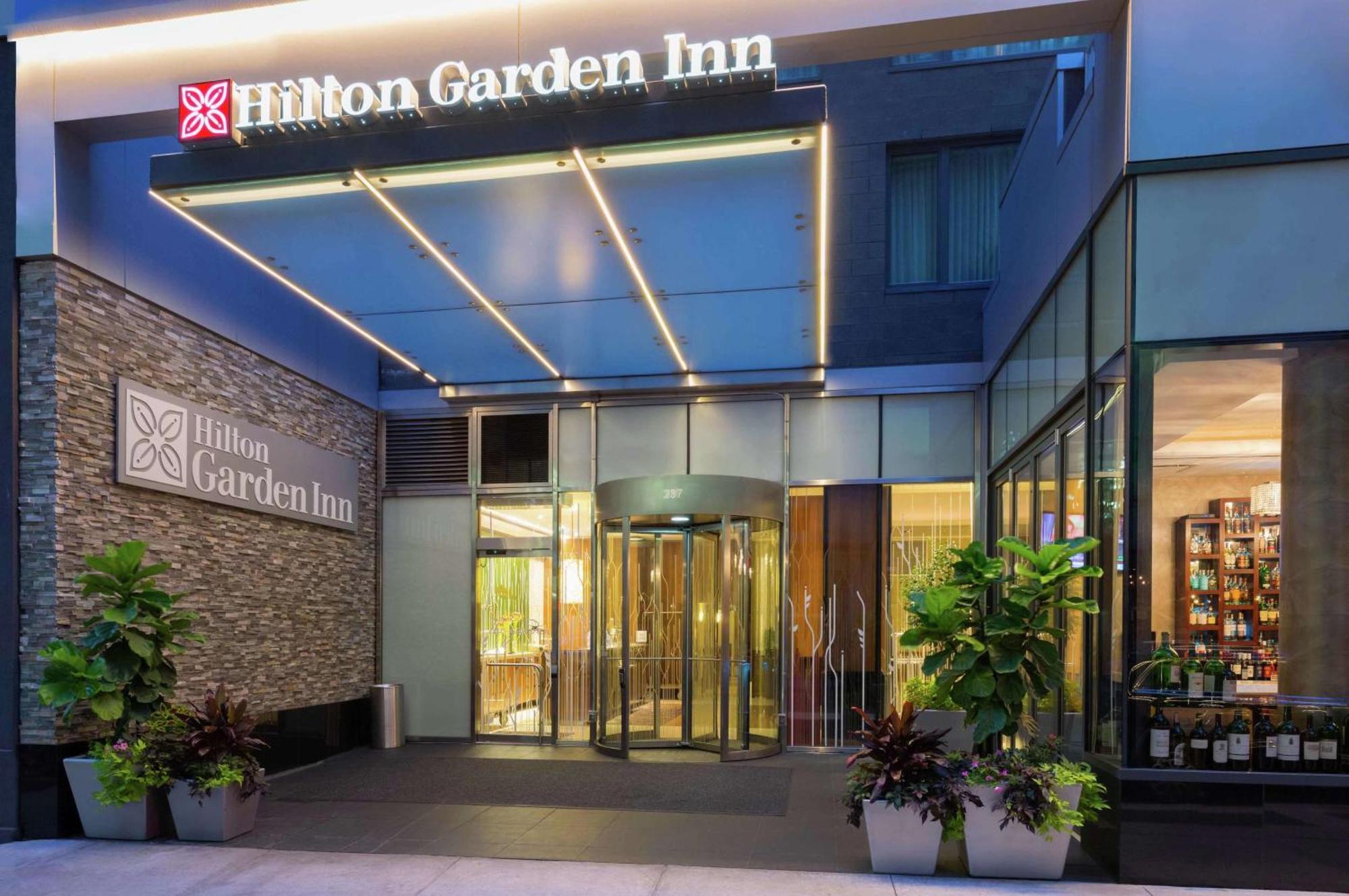 Hilton Garden Inn New York Central Park South-Midtown West Экстерьер фото